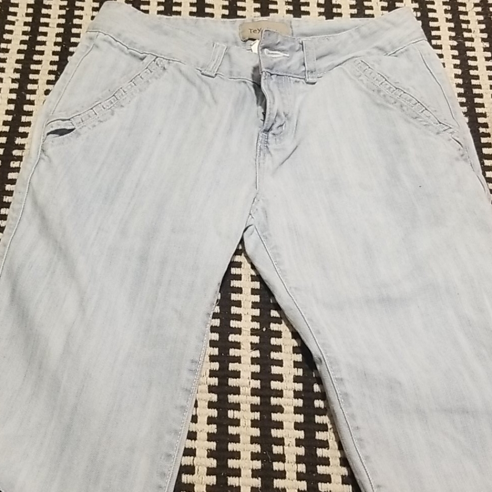 TEX by max azia light wash jean shorts 27